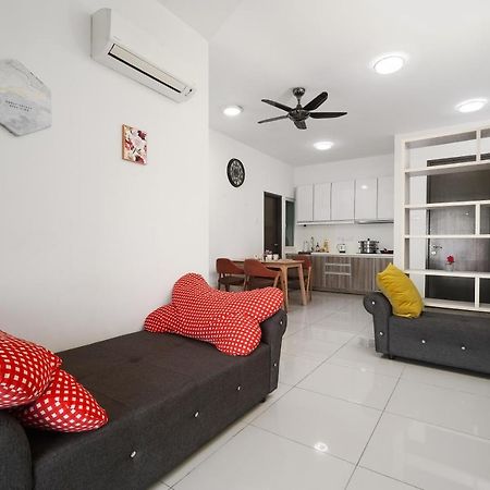 Lovely 2Br Majestic Condo 6 Pax Pool View Ipoh Extérieur photo