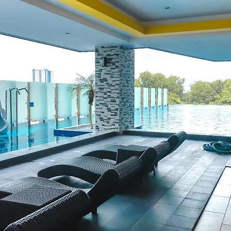 Lovely 2Br Majestic Condo 6 Pax Pool View Ipoh Extérieur photo