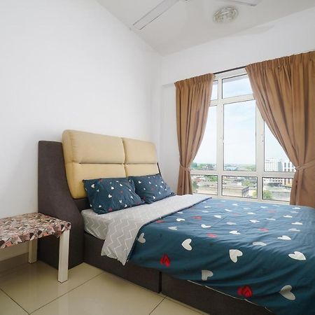 Lovely 2Br Majestic Condo 6 Pax Pool View Ipoh Extérieur photo