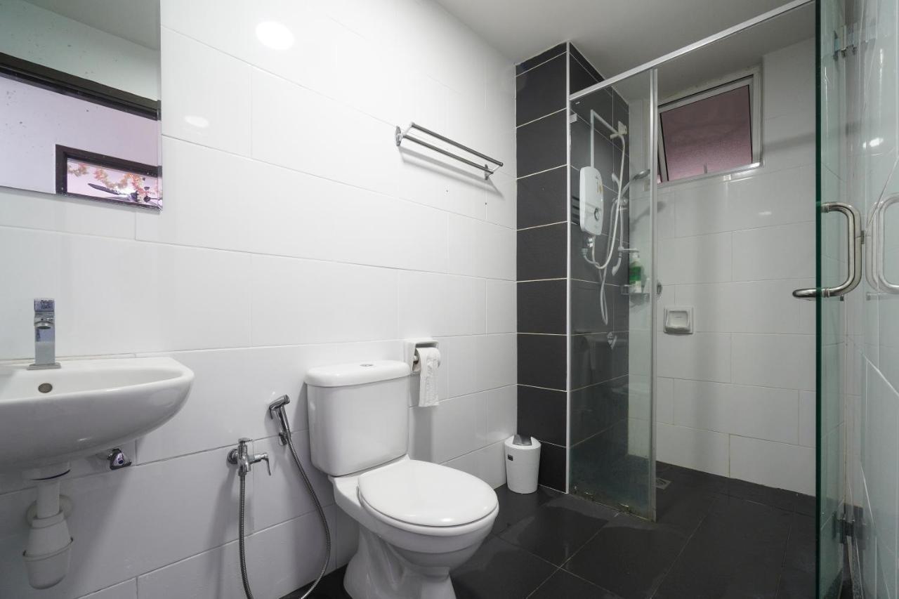 Lovely 2Br Majestic Condo 6 Pax Pool View Ipoh Extérieur photo