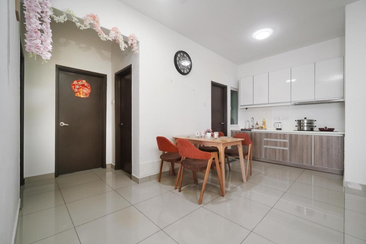 Lovely 2Br Majestic Condo 6 Pax Pool View Ipoh Extérieur photo