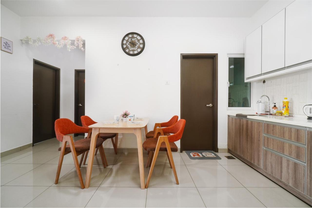 Lovely 2Br Majestic Condo 6 Pax Pool View Ipoh Extérieur photo