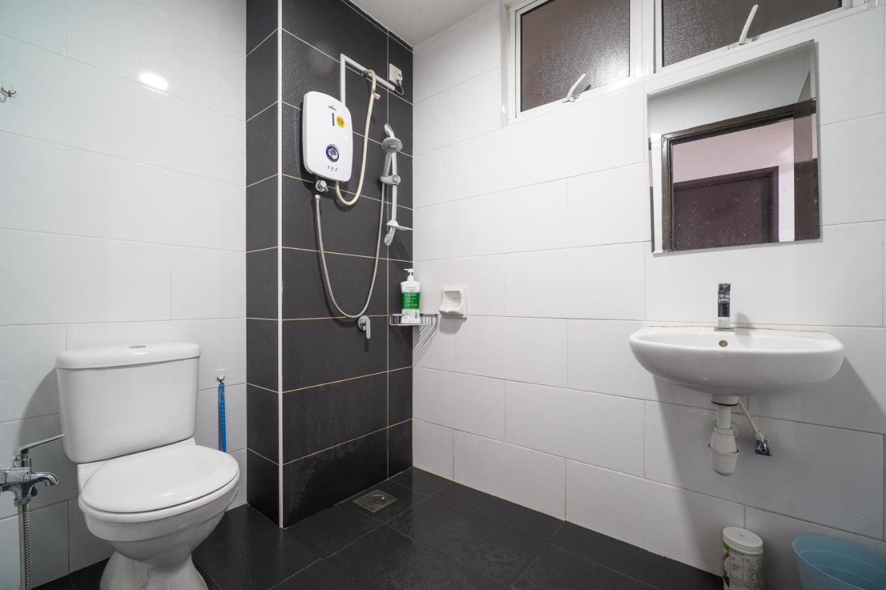 Lovely 2Br Majestic Condo 6 Pax Pool View Ipoh Extérieur photo